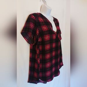 torrid Plaid V-Neck Hi-Lo Women’s Blouse Red Black Size 1X